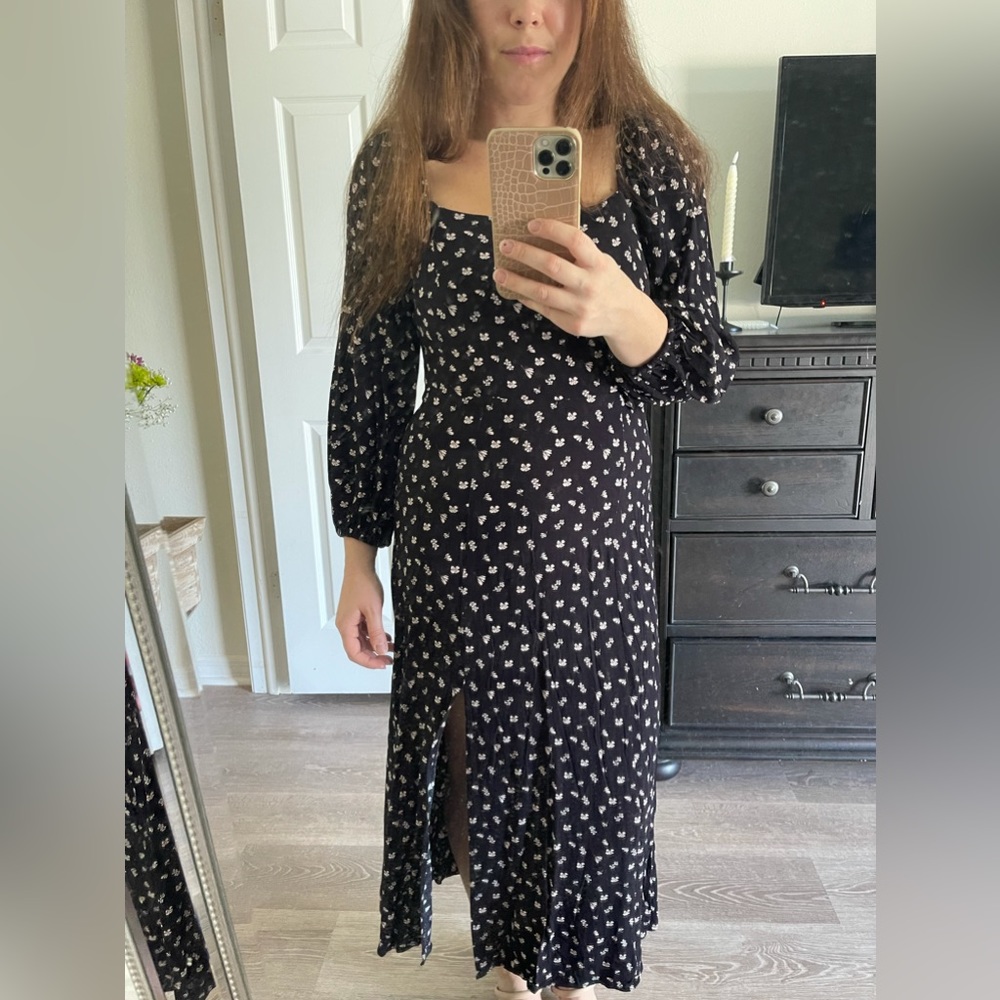 SANCTUARY MIDI DRESS BLACK WITH PINK FLORAL PATTERN AND SLIT